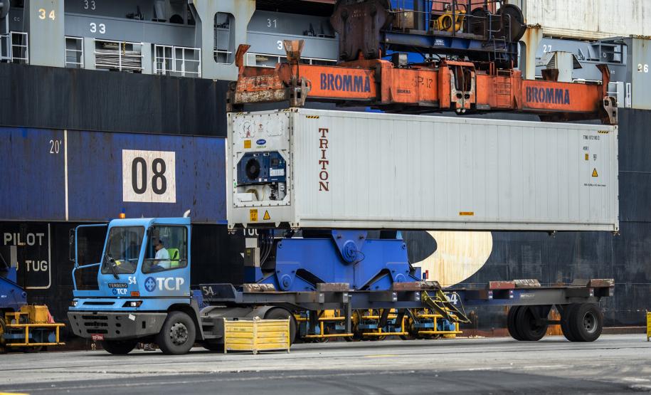 Foram 95.633 TEUs (unidades de contêineres de 20 pés) importados e exportados em março. O número representa um crescimento de 24% quando comparado ao mesmo mês de 2020. Recorde anterior havia sido registrado em novembro de 2020, com 94.406 TEUs.