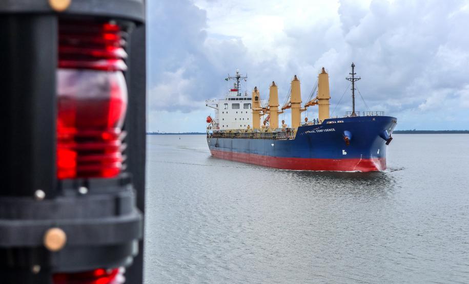 O Porto de Antonina está apto para receber navios com maior capacidade de carga. O calado operacional do canal de acesso ao terminal passa de 8 para 8,5 metros. Essa é a profundidade em que as embarcações podem ficar submersas na água, ao navegar para entrar ou sair do terminal.