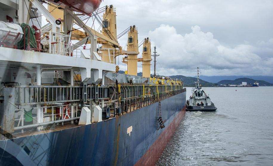 O Porto de Antonina está apto para receber navios com maior capacidade de carga. O calado operacional do canal de acesso ao terminal passa de 8 para 8,5 metros. Essa é a profundidade em que as embarcações podem ficar submersas na água, ao navegar para entrar ou sair do terminal.