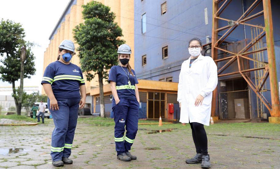 Neste dia 1º de maio, Dia do Trabalhador, a Portos do Paraná destaca a importância do trabalho portuário para a manutenção de diversas atividades econômicas no Estado, direta ou indiretamente. Para marcar a data, a empresa pública lembra do esforço dos trabalhadores dos portos de Paranaguá e Antonina em seguir atuando, durante a pandemia, para garantir a geração de emprego e renda em toda a cadeia logística.