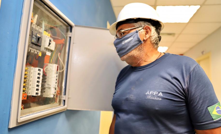 Neste dia 1º de maio, Dia do Trabalhador, a Portos do Paraná destaca a importância do trabalho portuário para a manutenção de diversas atividades econômicas no Estado, direta ou indiretamente. Para marcar a data, a empresa pública lembra do esforço dos trabalhadores dos portos de Paranaguá e Antonina em seguir atuando, durante a pandemia, para garantir a geração de emprego e renda em toda a cadeia logística.
