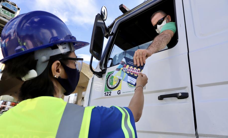 Neste dia 1º de maio, Dia do Trabalhador, a Portos do Paraná destaca a importância do trabalho portuário para a manutenção de diversas atividades econômicas no Estado, direta ou indiretamente. Para marcar a data, a empresa pública lembra do esforço dos trabalhadores dos portos de Paranaguá e Antonina em seguir atuando, durante a pandemia, para garantir a geração de emprego e renda em toda a cadeia logística.