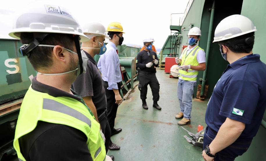 Neste dia 1º de maio, Dia do Trabalhador, a Portos do Paraná destaca a importância do trabalho portuário para a manutenção de diversas atividades econômicas no Estado, direta ou indiretamente. Para marcar a data, a empresa pública lembra do esforço dos trabalhadores dos portos de Paranaguá e Antonina em seguir atuando, durante a pandemia, para garantir a geração de emprego e renda em toda a cadeia logística.