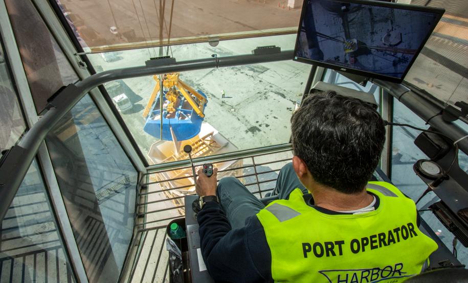 Neste dia 1º de maio, Dia do Trabalhador, a Portos do Paraná destaca a importância do trabalho portuário para a manutenção de diversas atividades econômicas no Estado, direta ou indiretamente. Para marcar a data, a empresa pública lembra do esforço dos trabalhadores dos portos de Paranaguá e Antonina em seguir atuando, durante a pandemia, para garantir a geração de emprego e renda em toda a cadeia logística.