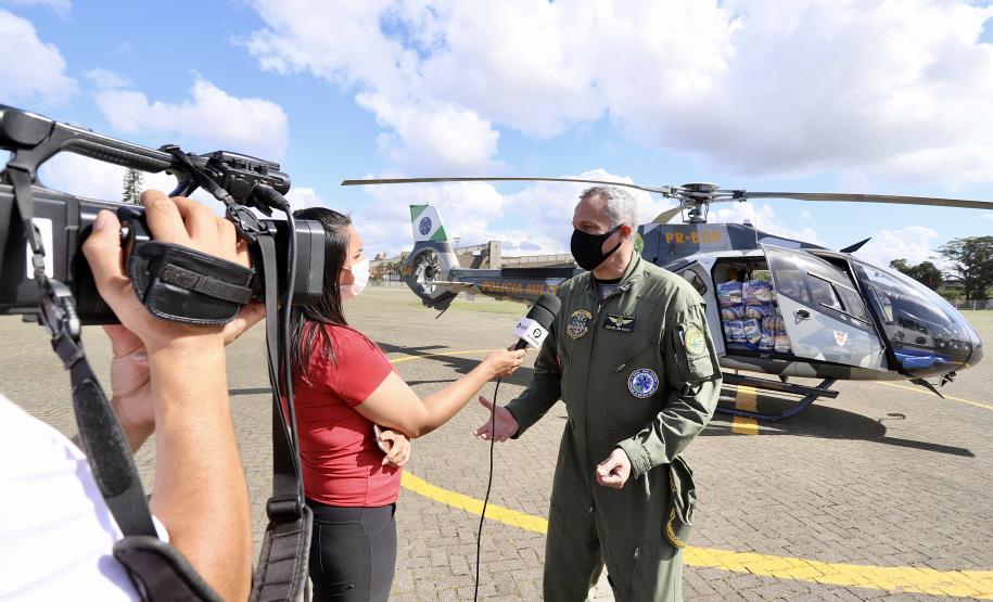 Ação conjunta da Portos do Paraná, Defesa Civil e batalhão aéreo da Polícia Militar entregou cestas básicas em comunidades extremamente isoladas.