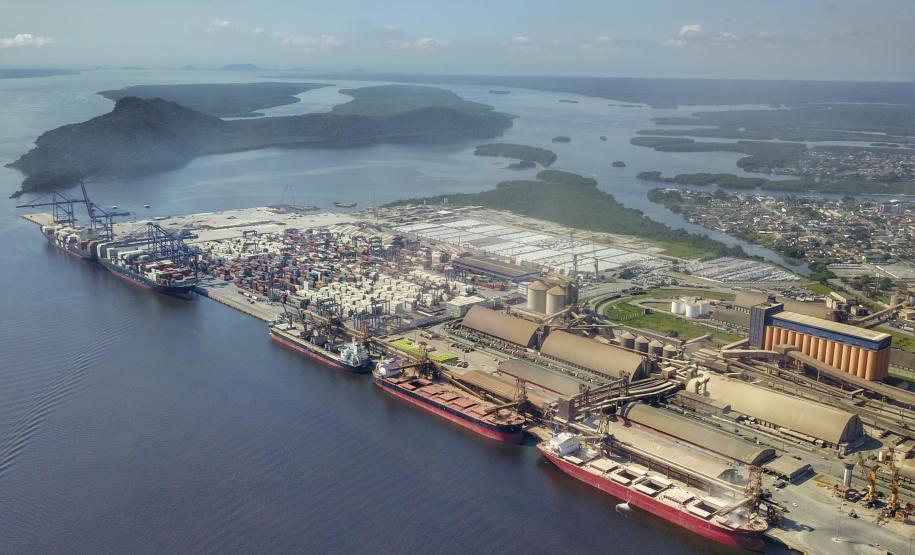 A empresa pública Portos do Paraná está concluindo estudo técnico para aumentar a capacidade e a competitividade dos terminais de Paranaguá e Antonina.