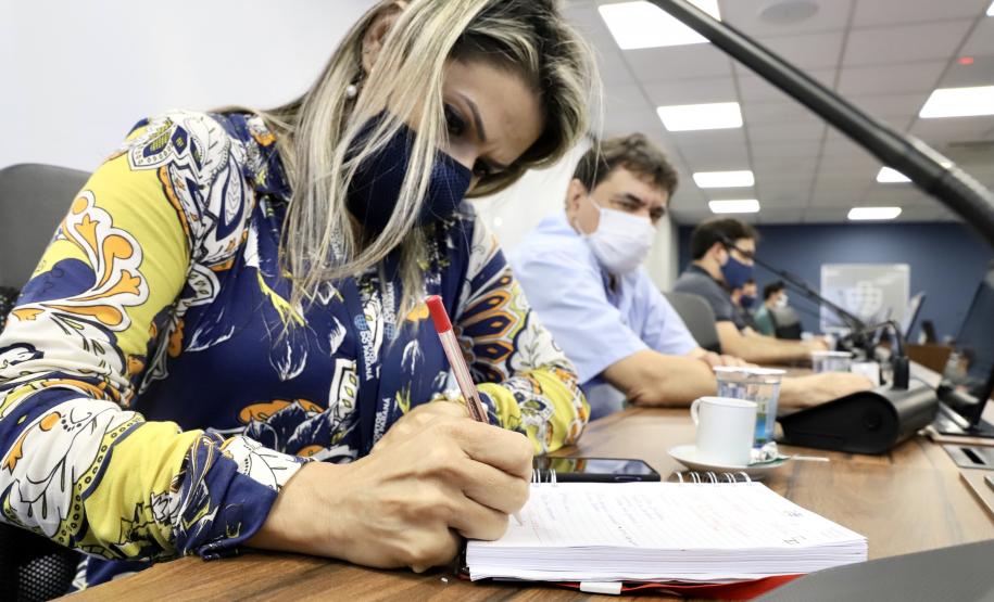 Os gerentes da Portos do Paraná participaram na tarde desta quarta-feira (5) da apresentação do processo de Gestão do Desempenho individual na empresa pública. A sistemática faz parte das atividades de melhorias previstas dentro do projeto Orgulho de Ser Portos do Paraná, para alinhamento e revisão dos modelos de gestão e governança.