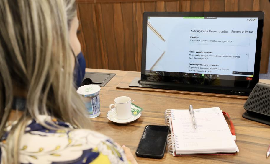 Os gerentes da Portos do Paraná participaram na tarde desta quarta-feira (5) da apresentação do processo de Gestão do Desempenho individual na empresa pública. A sistemática faz parte das atividades de melhorias previstas dentro do projeto Orgulho de Ser Portos do Paraná, para alinhamento e revisão dos modelos de gestão e governança.