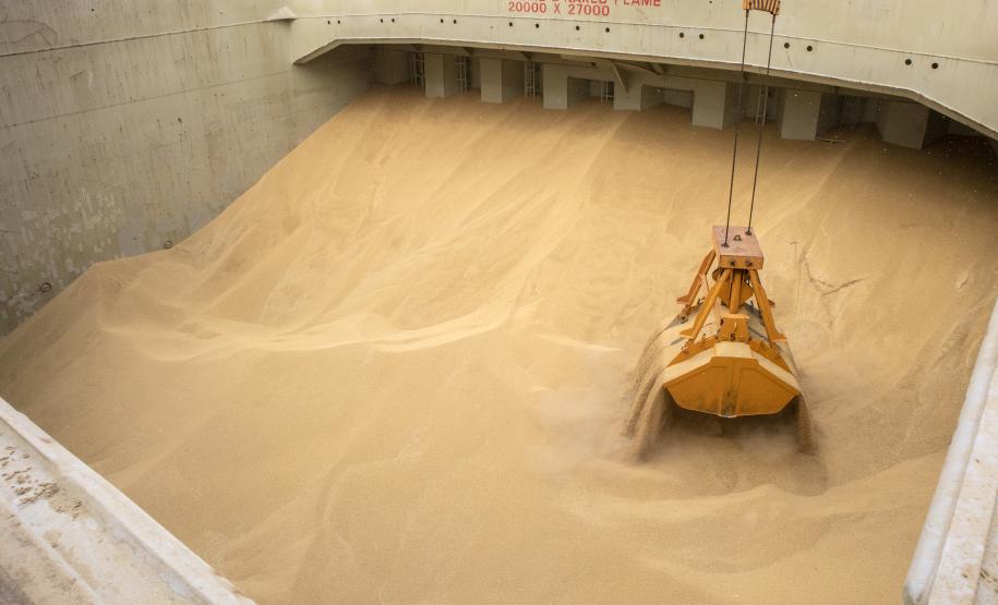 Com altas significativas na descarga de produtos dos segmentos de carga geral e granéis sólidos, os terminais de Paranaguá e Antonina movimentaram 18.262.189 toneladas, de janeiro a abril.