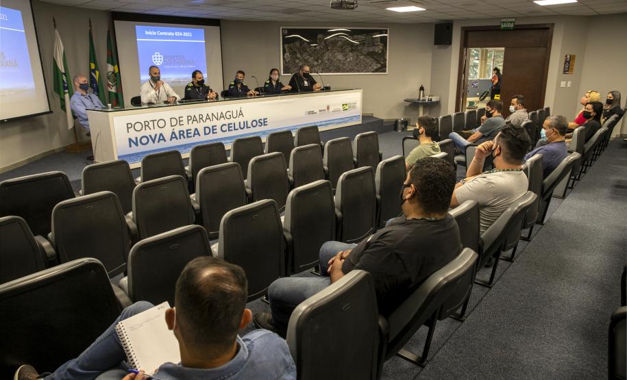 Com novo contrato de apoio à gestão da área, meta é se tornar referência e minimizar os riscos de acidentes na operação portuária. O montante será destinado ao longo dos próximos 30 meses, com dez profissionais para atuar na fiscalização, treinamentos, monitoramento e relatórios.