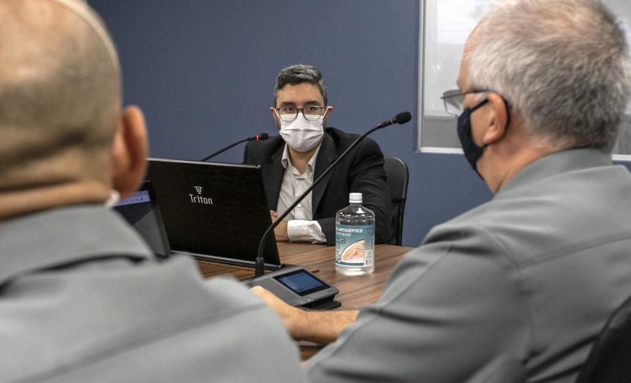 Oficiais da Marinha conhecem estrutura e logística dos portos do Paraná