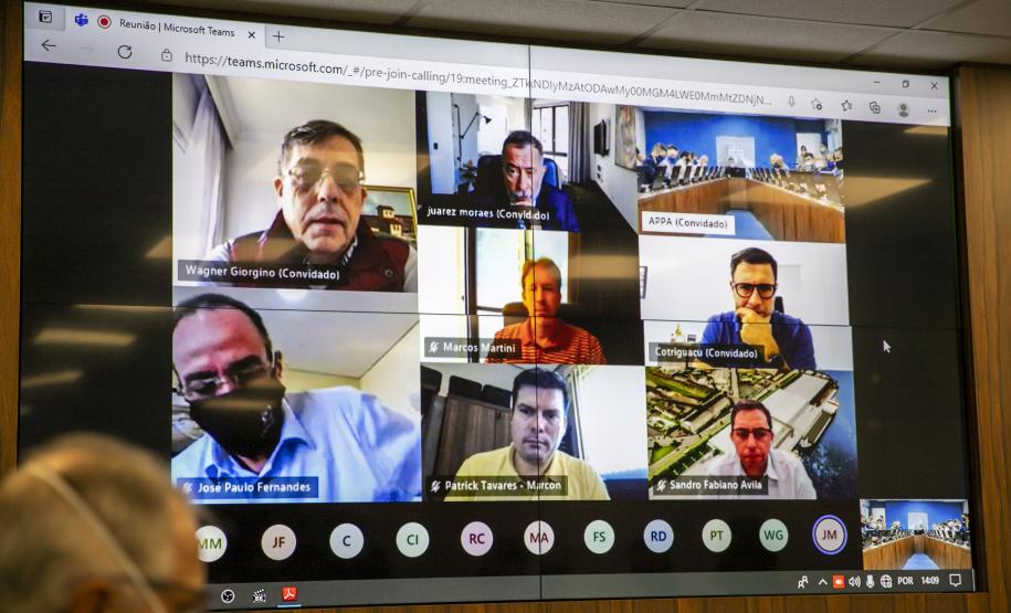 Oficiais da Marinha conhecem estrutura e logística dos portos do Paraná