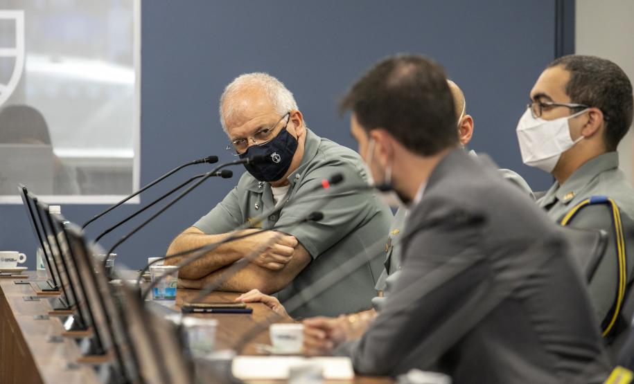 Oficiais da Marinha conhecem estrutura e logística dos portos do Paraná