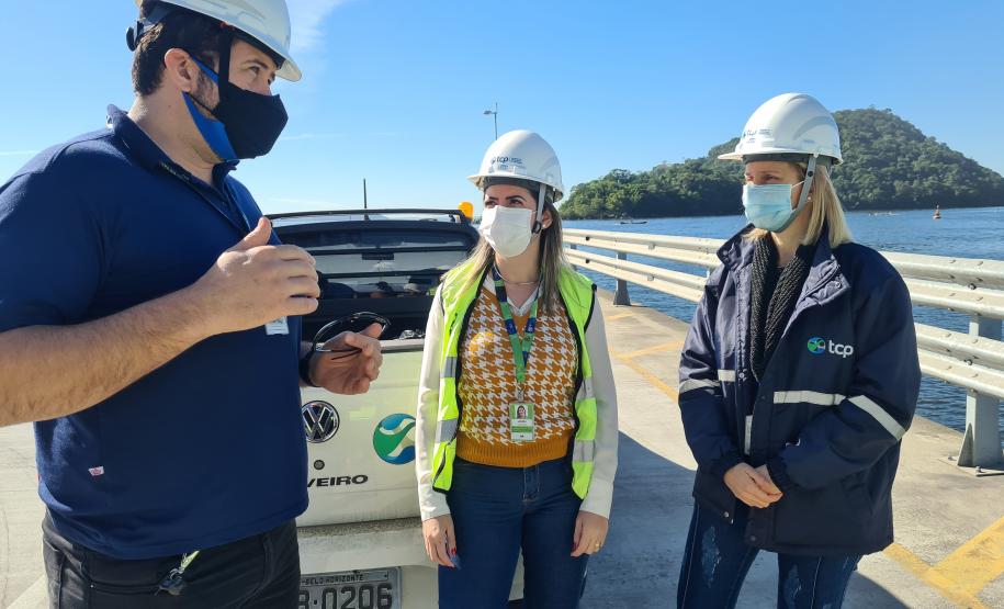 A primeira etapa de aplicação será a partir das 7 horas da manhã, em toda faixa primária, incluindo o Terminal de Contêineres de Paranaguá (TCP). A segunda etapa acontece de três a cinco dias depois. Portuários em atividade devem utilizar máscara e óculos de proteção e não manipular ou consumir alimentos.