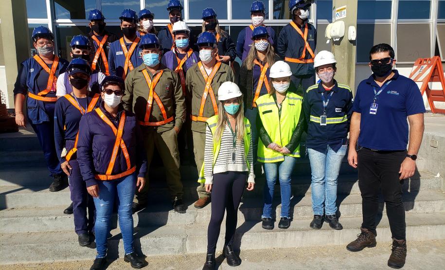 A primeira etapa de aplicação será a partir das 7 horas da manhã, em toda faixa primária, incluindo o Terminal de Contêineres de Paranaguá (TCP). A segunda etapa acontece de três a cinco dias depois. Portuários em atividade devem utilizar máscara e óculos de proteção e não manipular ou consumir alimentos.