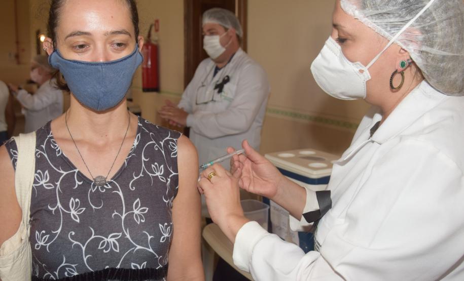 Quase 4,2 mil trabalhadores portuários já estão vacinados em Paranaguá e Antonina.