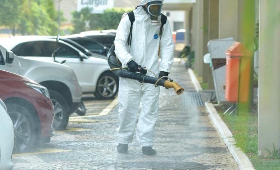 Enquanto novos imunizantes não chegam para completar o grupo, as medidas já habituais devem ser adotadas mesmo por quem já tomou a primeira dose. A estrutura de saúde, montada nos acessos ao cais, pátio de caminhões, silos e prédios administrativos seguirão atendendo, 24 horas.