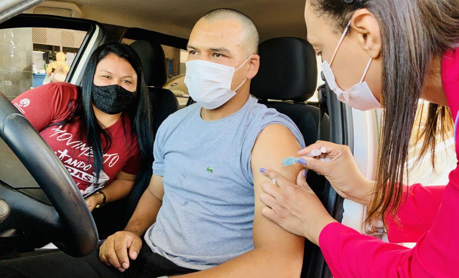 Enquanto novos imunizantes não chegam para completar o grupo, as medidas já habituais devem ser adotadas mesmo por quem já tomou a primeira dose. A estrutura de saúde, montada nos acessos ao cais, pátio de caminhões, silos e prédios administrativos seguirão atendendo, 24 horas.