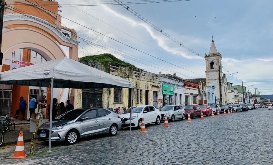 Enquanto novos imunizantes não chegam para completar o grupo, as medidas já habituais devem ser adotadas mesmo por quem já tomou a primeira dose. A estrutura de saúde, montada nos acessos ao cais, pátio de caminhões, silos e prédios administrativos seguirão atendendo, 24 horas.
