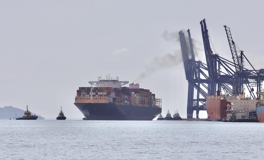 A profundidade atual, que no trecho mais crítico é inferior a 12 metros, será atualizada e a expectativa é que passe para 14,6 metros. O investimento previsto é de quase R$ 23 milhões e a licença para a execução foi concedida pelo Instituto Brasileiro do Meio Ambiente e dos Recursos Naturais Renováveis (Ibama).