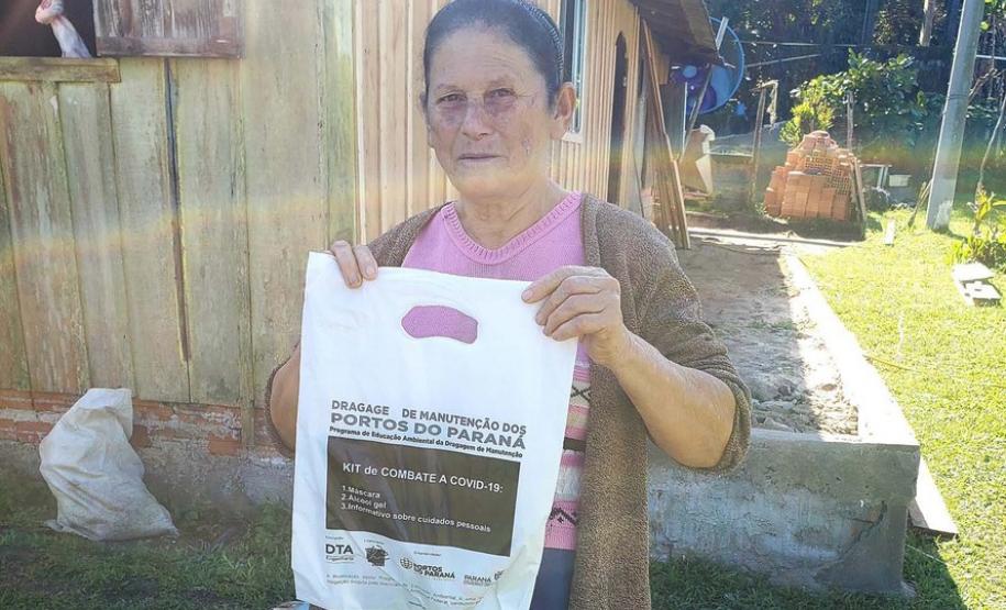 Ação é específica para pescadores e faz parte do Programa de Educação Ambiental da dragagem de manutenção da Portos do Paraná.