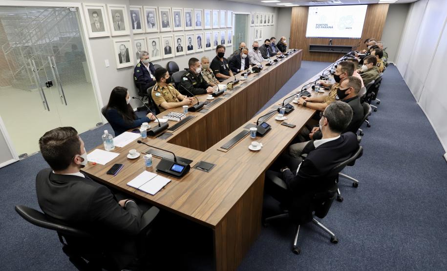 Operações tem o objetivo de enfraquecer crimes que envolvem as cargas destinadas ao Porto de Paranaguá. Objetivo é padronizar as ações contra crimes na área portuária, principalmente as vazadas – em que criminosos abrem as bicas dos caminhões de grãos para roubar a carga.