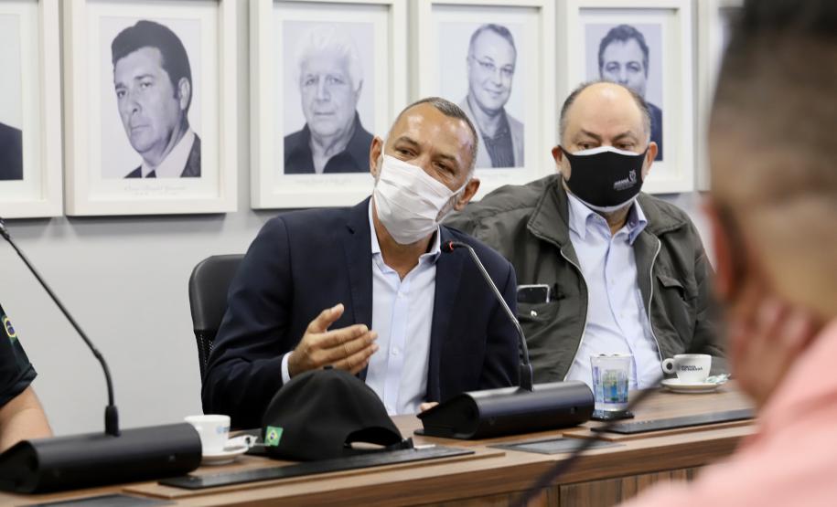 Operações tem o objetivo de enfraquecer crimes que envolvem as cargas destinadas ao Porto de Paranaguá. Objetivo é padronizar as ações contra crimes na área portuária, principalmente as vazadas – em que criminosos abrem as bicas dos caminhões de grãos para roubar a carga.