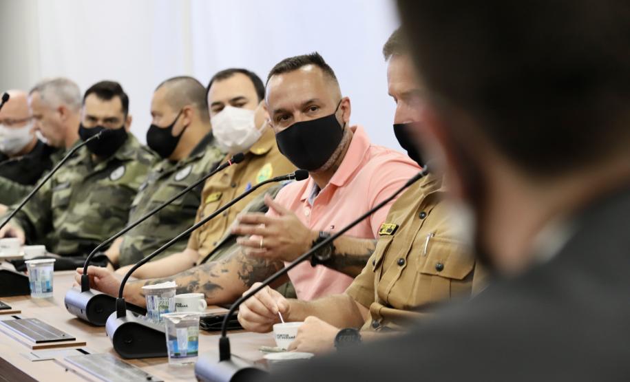 Operações tem o objetivo de enfraquecer crimes que envolvem as cargas destinadas ao Porto de Paranaguá. Objetivo é padronizar as ações contra crimes na área portuária, principalmente as vazadas – em que criminosos abrem as bicas dos caminhões de grãos para roubar a carga.