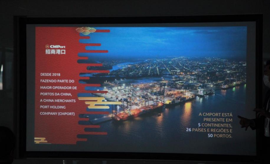 Representantes do Governo Federal visitaram nesta terça-feira (22) o Porto de Paranaguá para conhecer a estrutura de armazenagem e embarque. Os técnicos avaliam as melhores alternativas para o acesso à cidade a partir da construção da Nova Ferroeste.