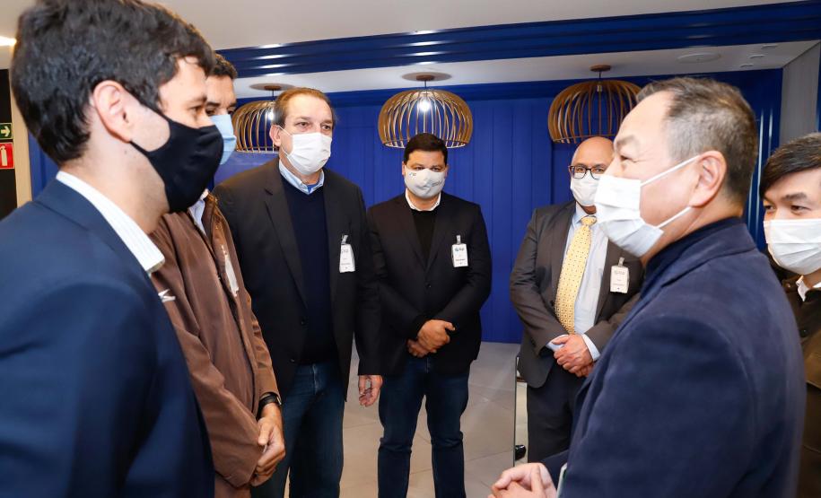 Representantes do Governo Federal visitaram nesta terça-feira (22) o Porto de Paranaguá para conhecer a estrutura de armazenagem e embarque. Os técnicos avaliam as melhores alternativas para o acesso à cidade a partir da construção da Nova Ferroeste.