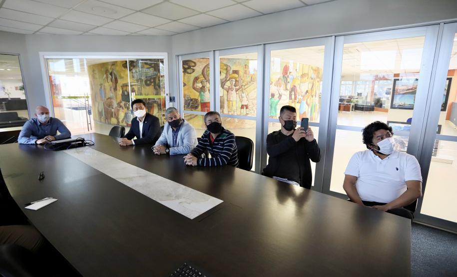 Comitiva de empresários esteve na sede administrativa da Portos do Paraná para conhecer os diferenciais que os portos paranaenses podem oferecer para a movimentação de açúcar ensacado.