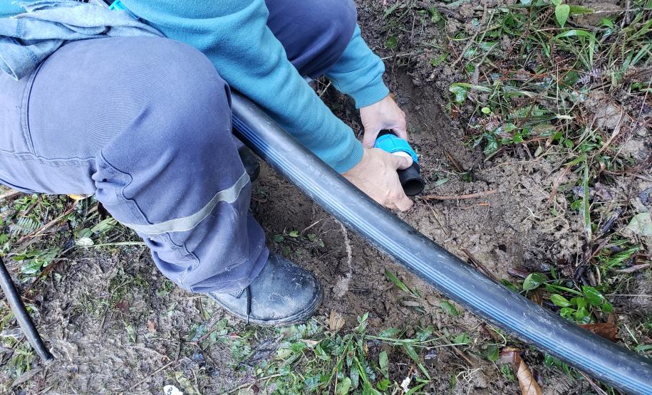 Segunda fase do trabalho, na ilha Europinha, concluiu o atendimento por setores para 46 famílias. Terceira fase tem previsão de melhorar ainda mais a captação, através da tecnologia Caxambu.