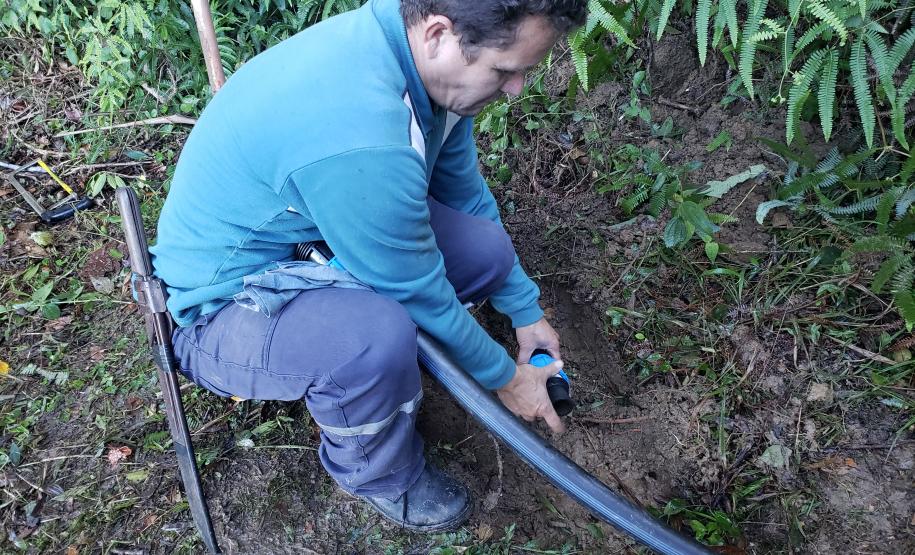 Segunda fase do trabalho, na ilha Europinha, concluiu o atendimento por setores para 46 famílias. Terceira fase tem previsão de melhorar ainda mais a captação, através da tecnologia Caxambu.