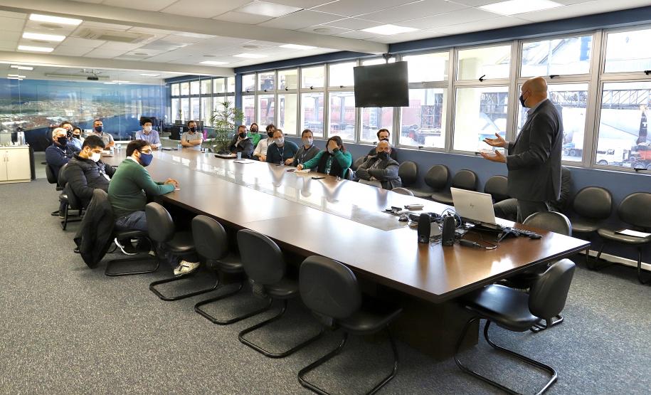 Os workshops tiveram como objetivo instrumentalizar gerentes e a Equipe da Gestão da Mudança com técnicas de patrocínio, comunicação, remoção de barreiras e atividades de elaboração de planos de ação para apoiar a implantação do projeto Orgulho de Ser Portos do Paraná.