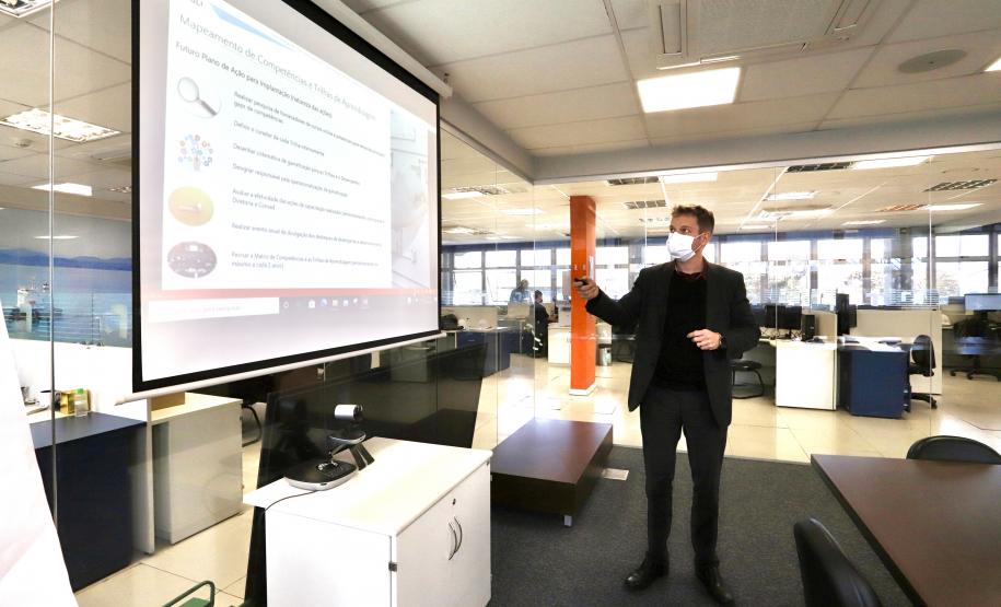 Os workshops tiveram como objetivo instrumentalizar gerentes e a Equipe da Gestão da Mudança com técnicas de patrocínio, comunicação, remoção de barreiras e atividades de elaboração de planos de ação para apoiar a implantação do projeto Orgulho de Ser Portos do Paraná.