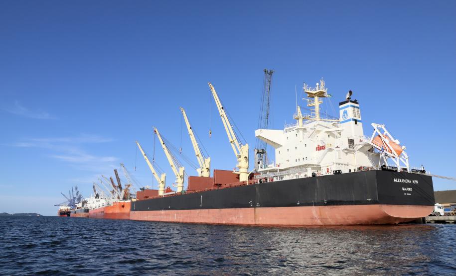 Portos do Paraná tiveram melhor semestre da história em movimentação de cargas