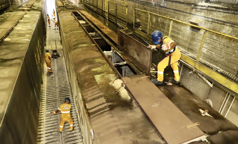 Cada vez mais cargas chegam e saem dos Portos do Paraná por ferrovia