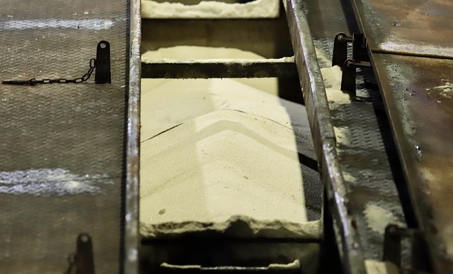 Cada vez mais cargas chegam e saem dos Portos do Paraná por ferrovia