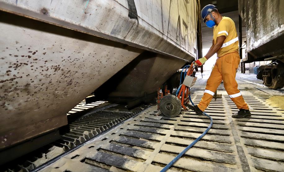 Cada vez mais cargas chegam e saem dos Portos do Paraná por ferrovia