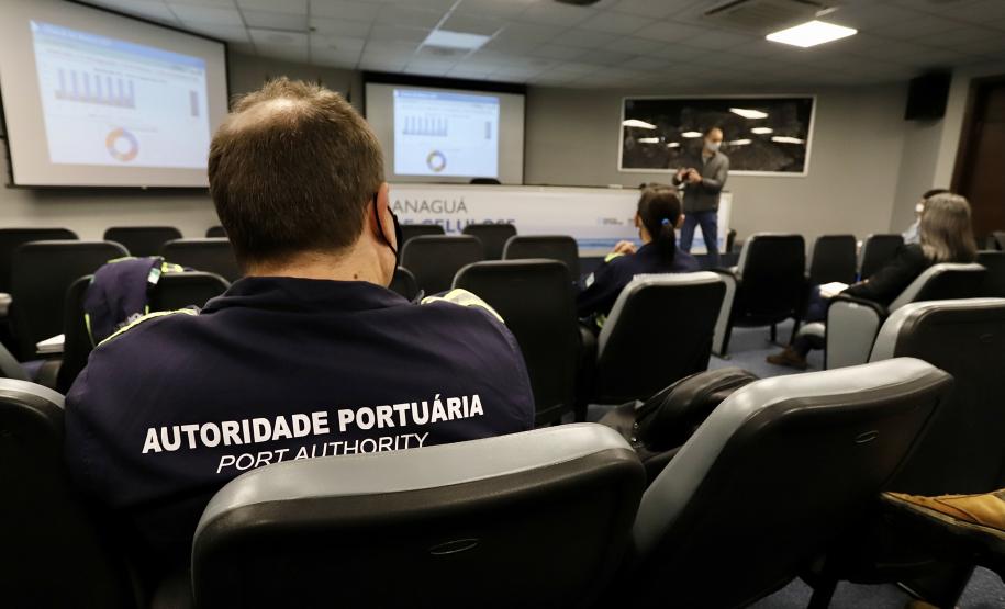 A Gerência de Saúde e Segurança do Trabalho, da Diretoria de Meio Ambiente, se reuniu nesta semana para avaliar as metas e definir os próximos passos para expandir os trabalhos de conscientização, educação e otimização das rotinas e protocolos de segurança.