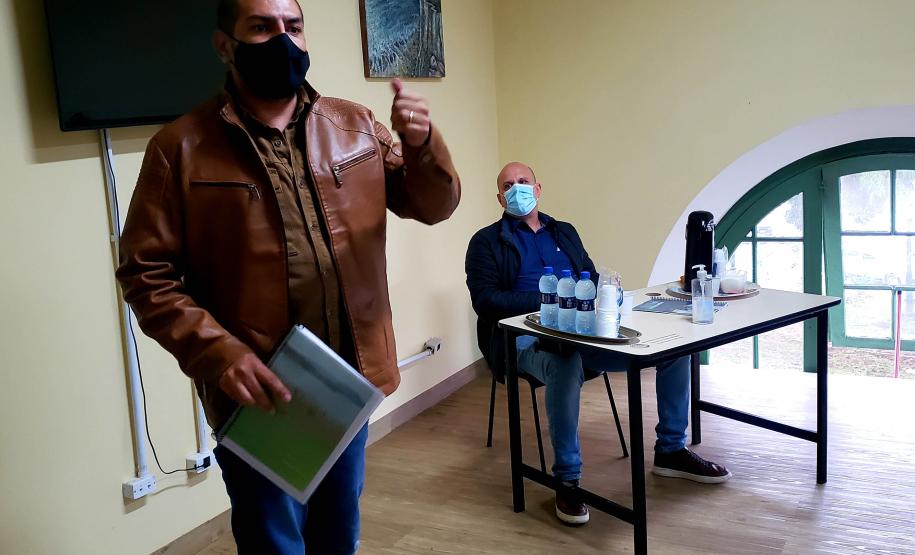 Objetivo é recuperar 40 hectares de áreas nas regiões de Paranaguá e Antonina e conservar 300 hectares de mata nativa por meio da regularização ou inscrição do proprietário rural no Cadastro Ambiental Rural. Programa foi o assunto de reunião em Antonina, nesta semana.