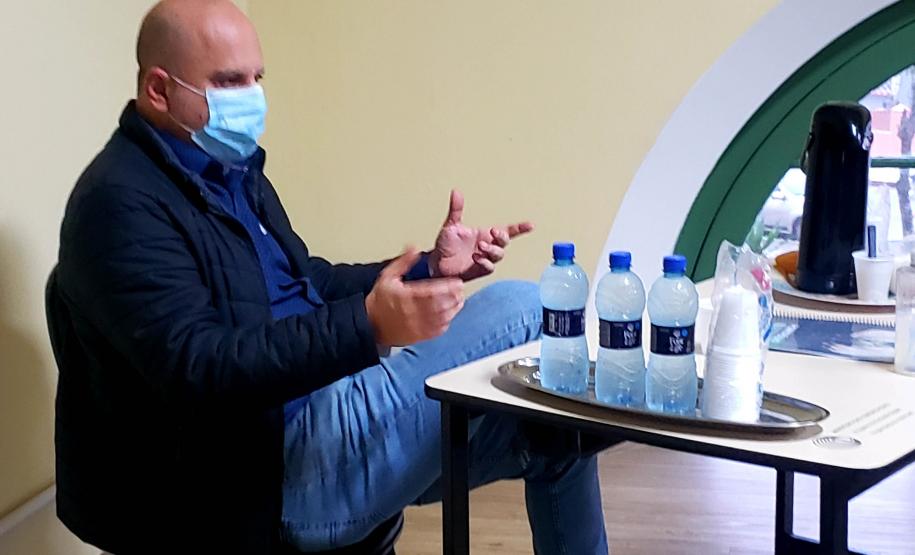 Objetivo é recuperar 40 hectares de áreas nas regiões de Paranaguá e Antonina e conservar 300 hectares de mata nativa por meio da regularização ou inscrição do proprietário rural no Cadastro Ambiental Rural. Programa foi o assunto de reunião em Antonina, nesta semana.