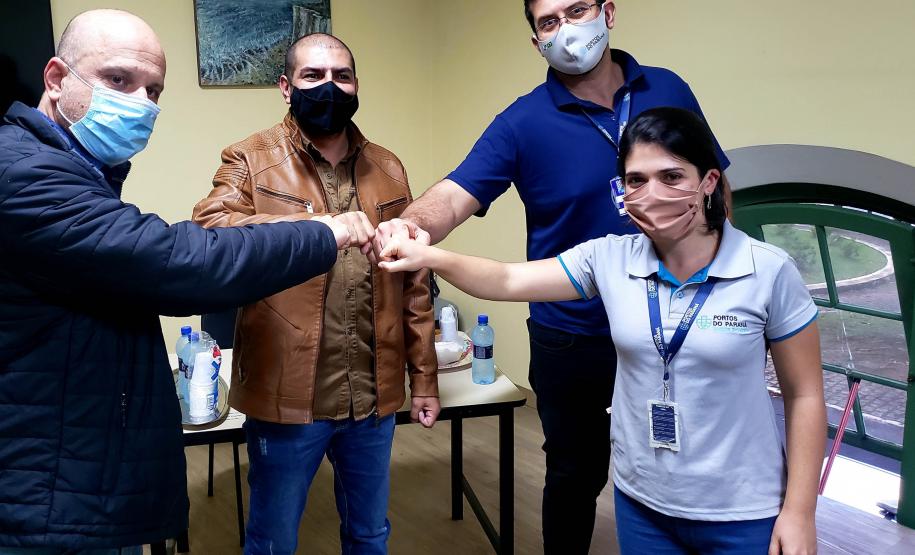 Objetivo é recuperar 40 hectares de áreas nas regiões de Paranaguá e Antonina e conservar 300 hectares de mata nativa por meio da regularização ou inscrição do proprietário rural no Cadastro Ambiental Rural. Programa foi o assunto de reunião em Antonina, nesta semana.