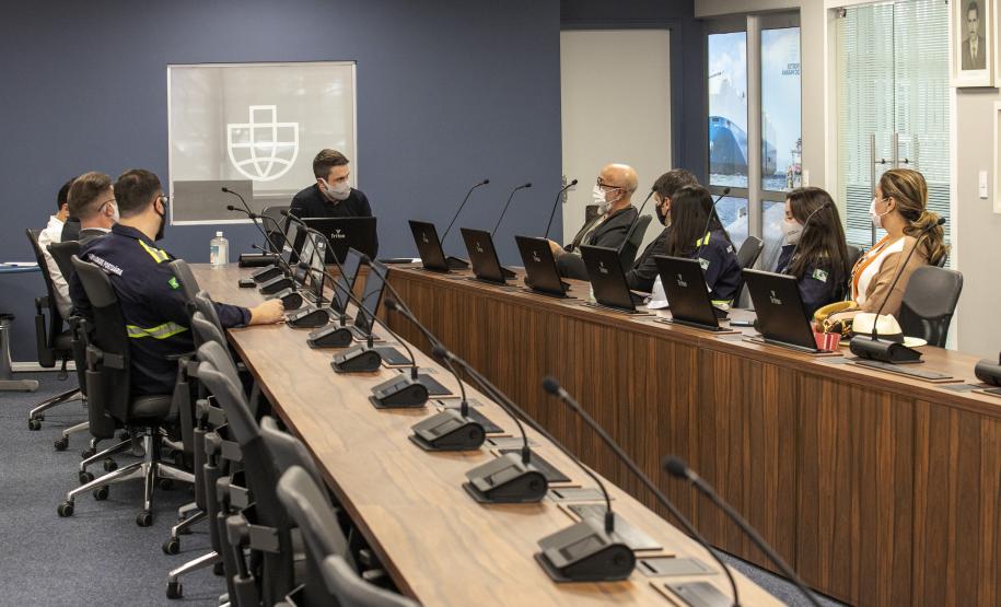 Encontro entre conselheiro e direção da empresa pública atualizou assuntos que envolvem a administração e os contratos vigentes