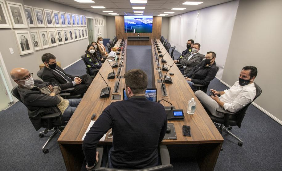 Encontro entre conselheiro e direção da empresa pública atualizou assuntos que envolvem a administração e os contratos vigentes