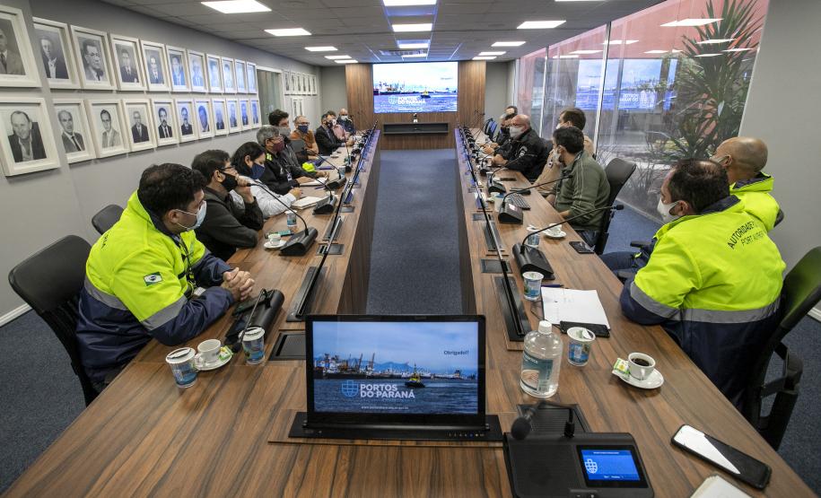 Participaram do encontro diversos setores da Portos do Paraná, ANTAQ, Polícia Federal, Receita Federal e UASP. Inspeção será de 24 a 26 de agosto.