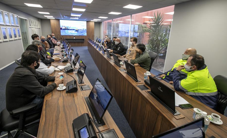 Participaram do encontro diversos setores da Portos do Paraná, ANTAQ, Polícia Federal, Receita Federal e UASP. Inspeção será de 24 a 26 de agosto.