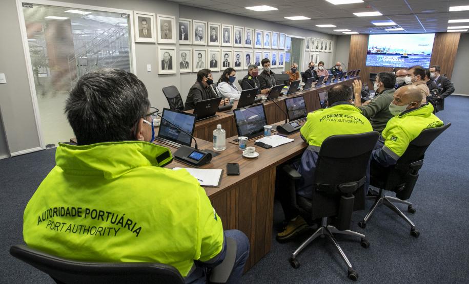 Participaram do encontro diversos setores da Portos do Paraná, ANTAQ, Polícia Federal, Receita Federal e UASP. Inspeção será de 24 a 26 de agosto.