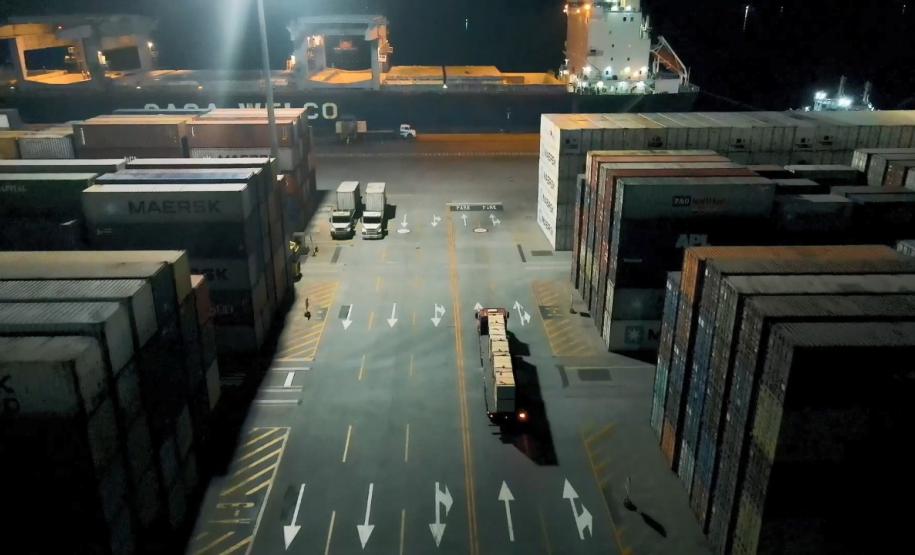 Opção dos exportadores é para driblar a falta de contêineres no mundo. Porto de Paranaguá tem tradição, estrutura de qualidade e operadores qualificados para a operação.