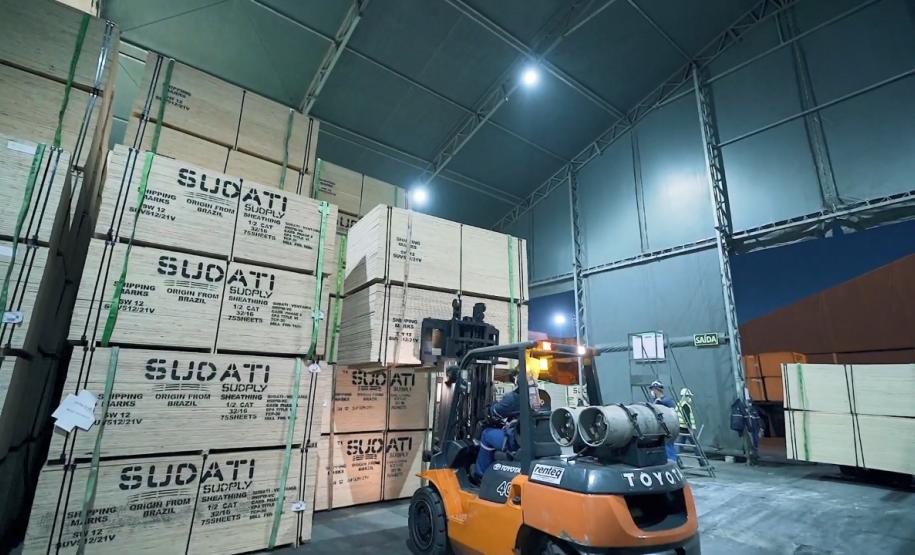 Opção dos exportadores é para driblar a falta de contêineres no mundo. Porto de Paranaguá tem tradição, estrutura de qualidade e operadores qualificados para a operação.